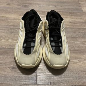 Adidas Yeezy 700